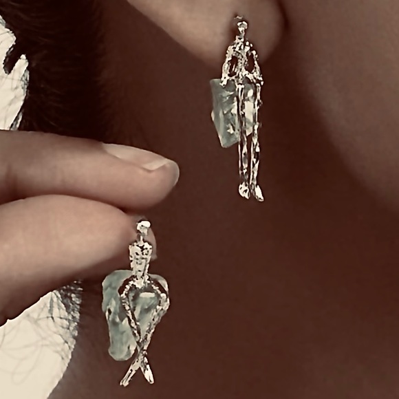 Stick Figure Couple- Sitting on Fluorite Rock Modern Abstract Art Sculpture Stud - Picture 2 of 8